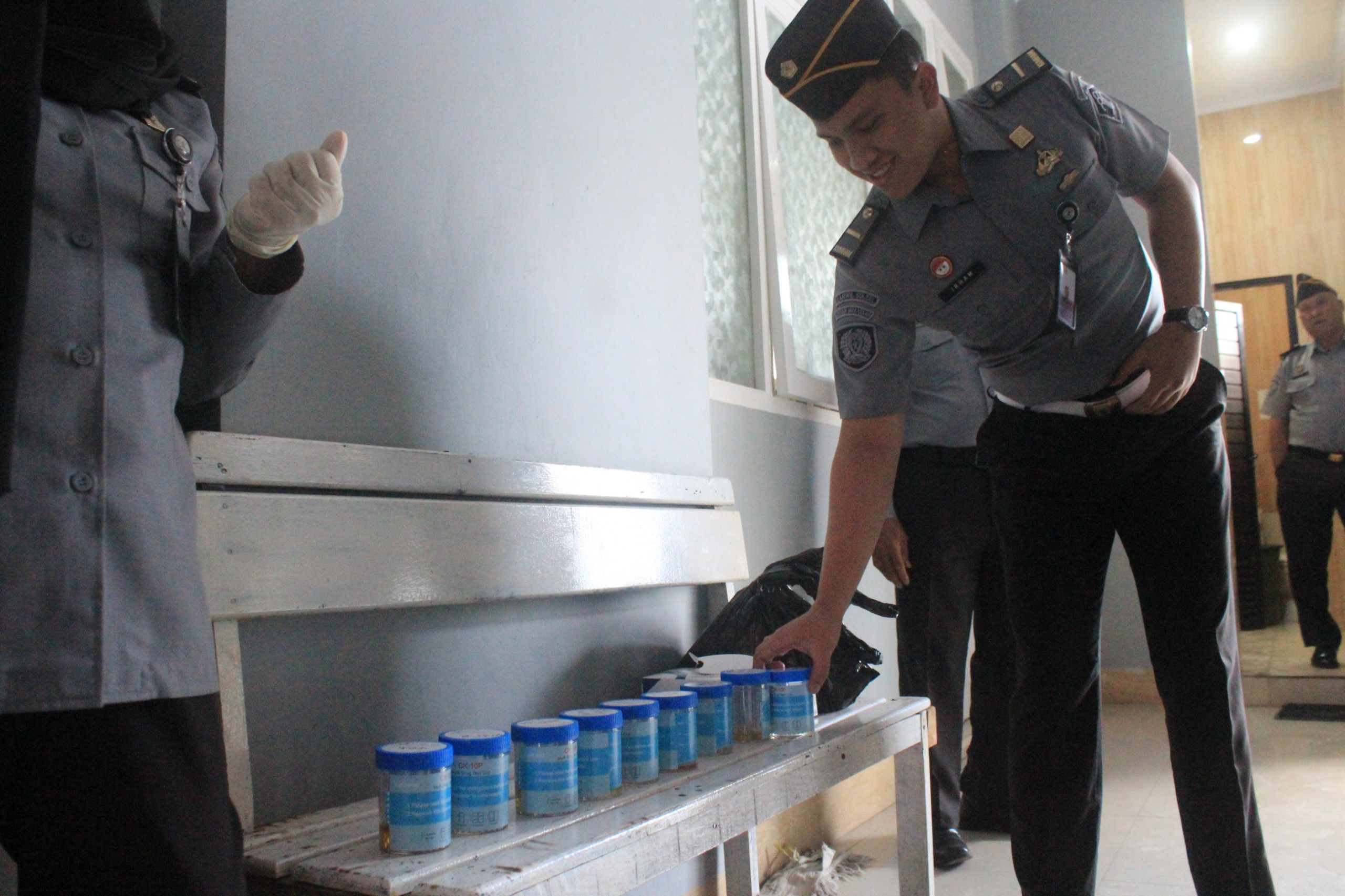 Karutan Makassar Lakukan Tes Urin Acak Kepada Pegawai Rutan 